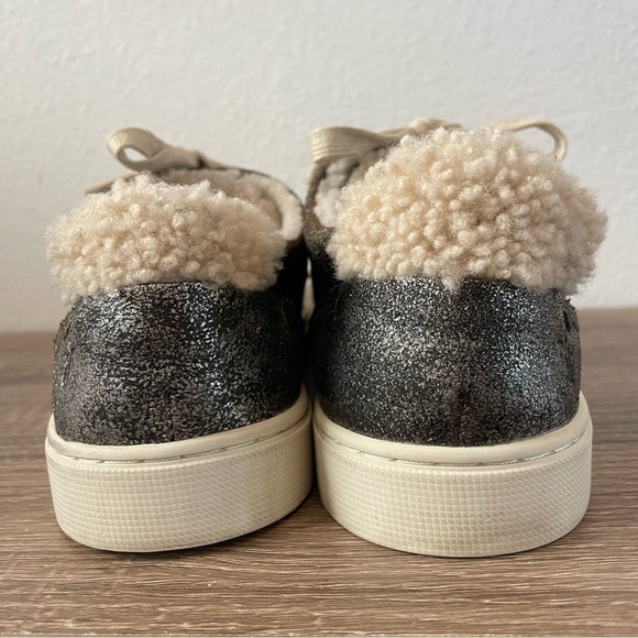 FRYE Ivy Shearling Low Lace In Anthracite, Size 8.5 - Picture 5 of 8